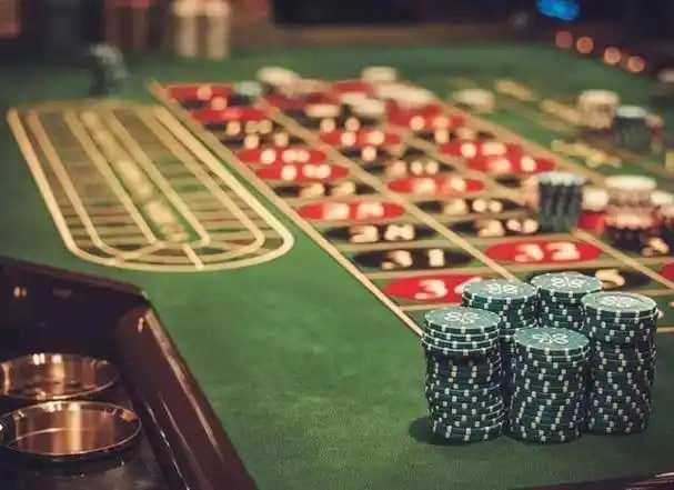 kn18 slot Live Roulette ဒိုင်လာနှင့် Baccarat စားပွဲ တိုက်ရိုက်ကစားနေသောမြင်ကွင်း